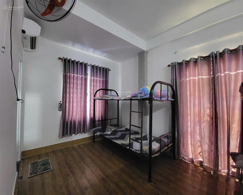 Phòng mới máy lạnh, nước free nóng lạnh, wc, ban công, nấu ăn riêng, nội thất