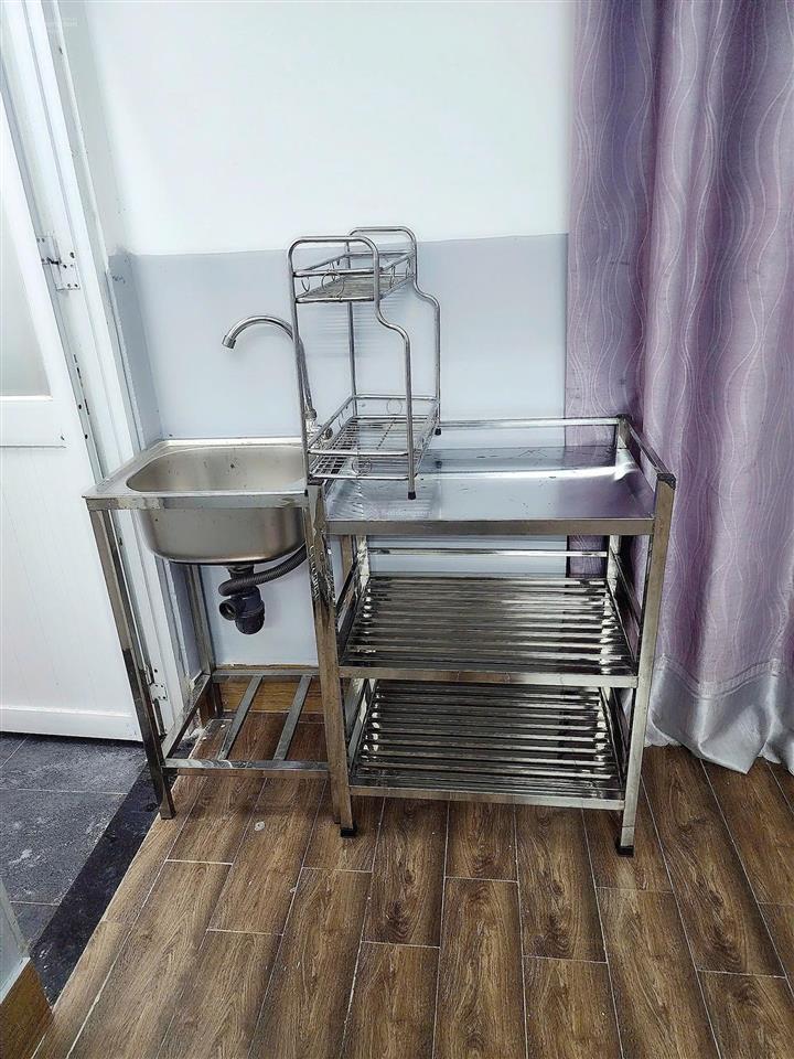 Phòng mới máy lạnh, nước free nóng lạnh, wc, ban công, nấu ăn riêng, nội thất
