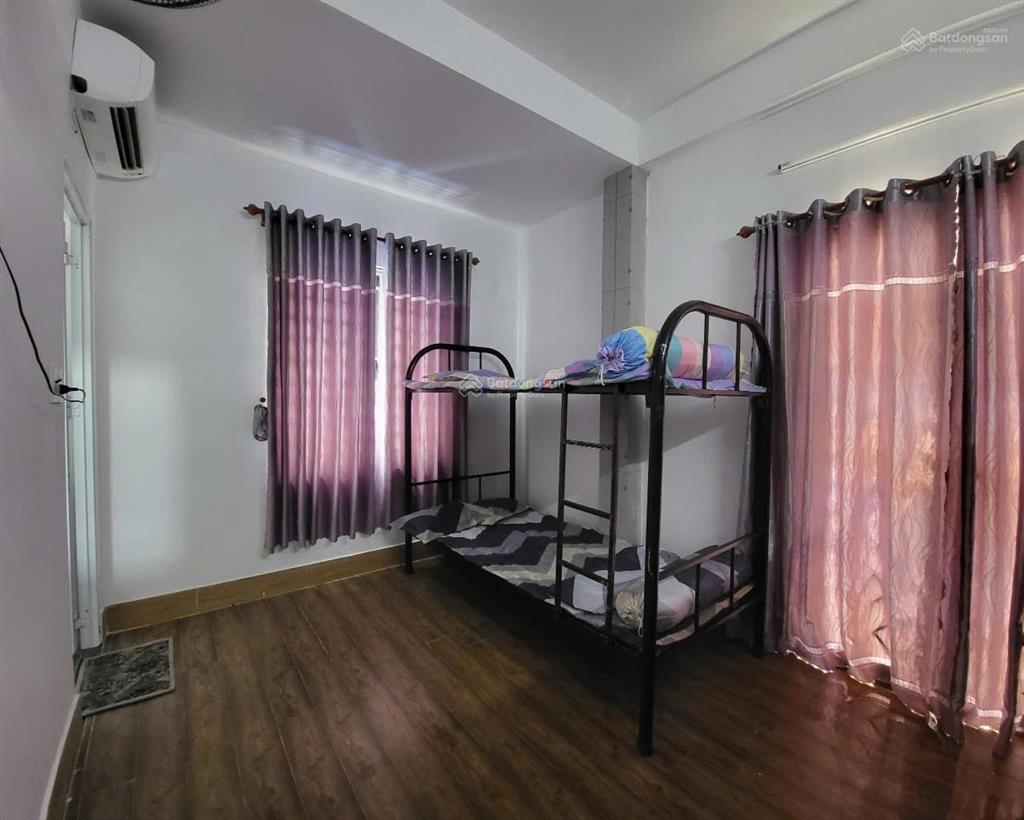 Phòng mới máy lạnh, nước free nóng lạnh, wc, ban công, nấu ăn riêng, nội thất