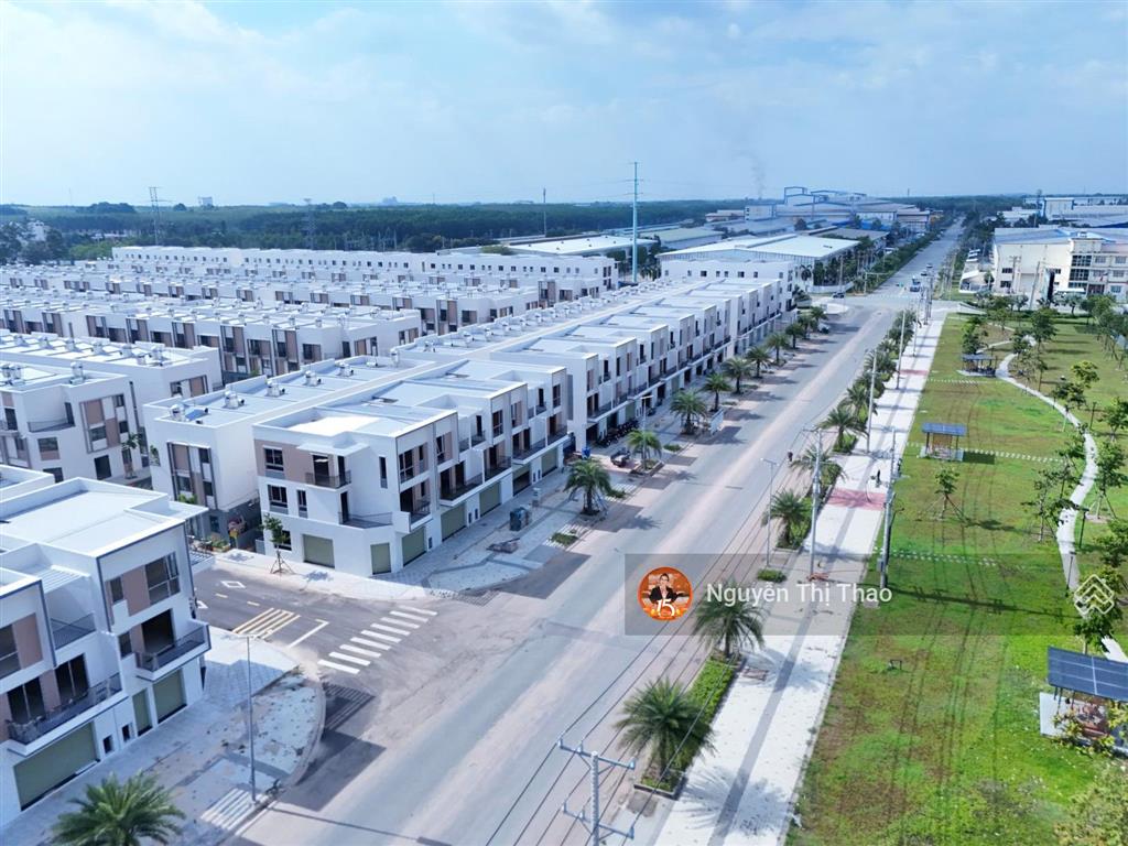 Giỏ hàng cuối shophouse cuối đẹp nhất khkhome trung tâm tpm bình dương  cho thuê 30tr/ tháng.