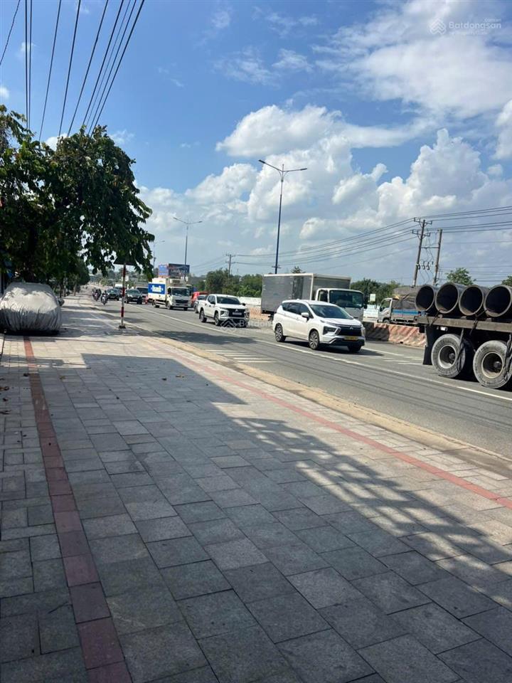 Bán đất mặt tiền trung tâm thủ dầu một, ngang 18,6m dài 42m, giá 30 triệu/m2