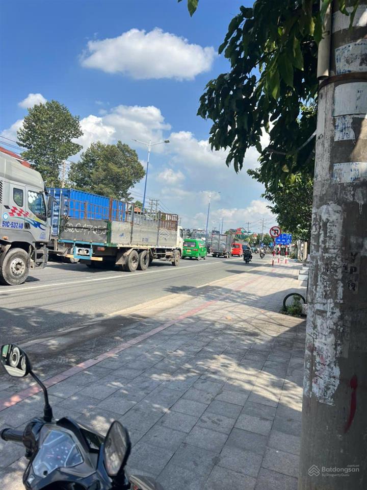 Bán đất mặt tiền trung tâm thủ dầu một, ngang 18,6m dài 42m, giá 30 triệu/m2