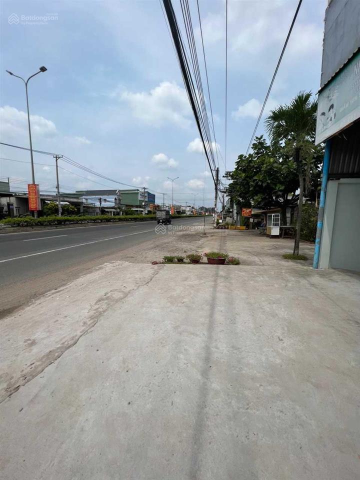 Bán xưởng 4000m2 mặt tiền đt 741