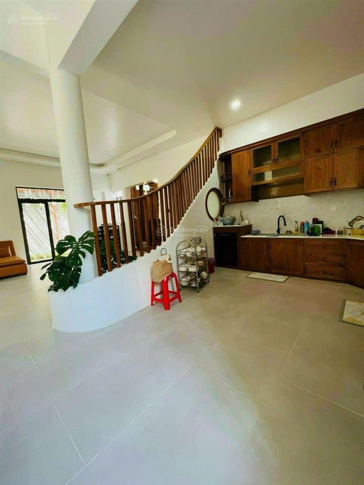 Bán biệt thự hồ bơi sân vườn phường bình dương gần bv 1500 giường
