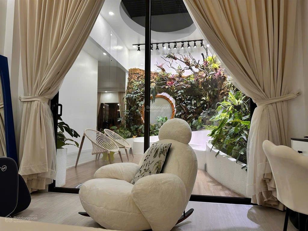 Bán biệt thự hồ bơi sân vườn phường bình dương gần bv 1500 giường
