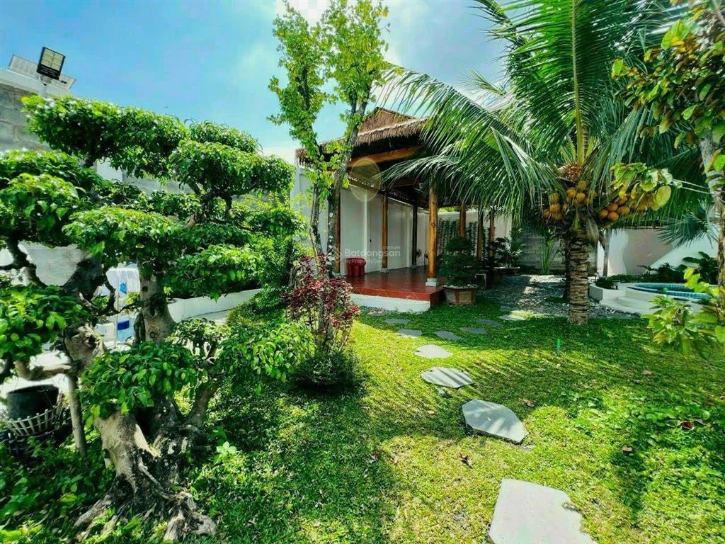 Bán biệt thự hồ bơi sân vườn phường bình dương gần bv 1500 giường