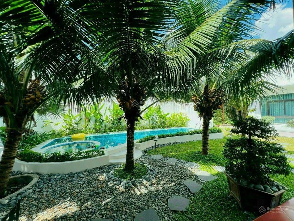 Bán biệt thự hồ bơi sân vườn phường bình dương gần bv 1500 giường