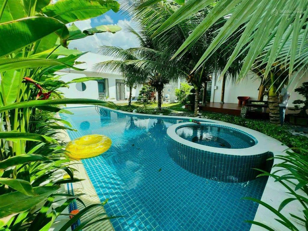 Bán biệt thự hồ bơi sân vườn phường bình dương gần bv 1500 giường