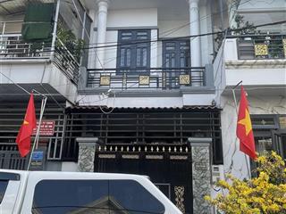 Bán nhà đường nhựa 7 m vỉa hè 2 bên , cách siêu thị vincom tầm 1 km