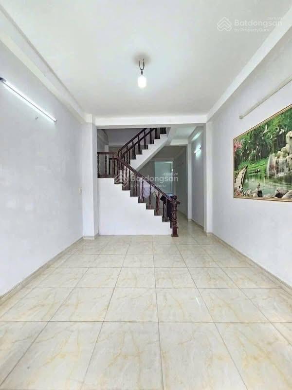 Chính chủ bán nhà trệt lầu đường nhựa 9 m thông, gần ngã tư 550 dĩ an