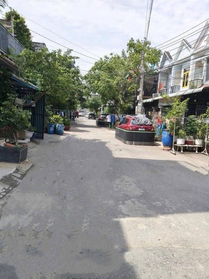 Chính chủ bán nhà trệt lầu đường nhựa 9 m thông, gần ngã tư 550 dĩ an