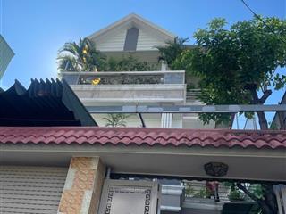 Chủ bán biệt thự sát chợ đoàn thị kia ngã ba ông xã, dt 239m2, ngang 11m tại dĩ an