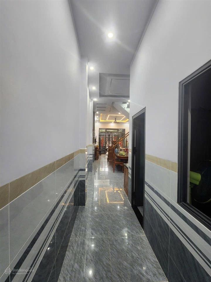 Bán nhà dân xây ở chắc chắn hoàn công đầy đủ , sát chợ đoàn thị kia , gần ngã ba ông xã
