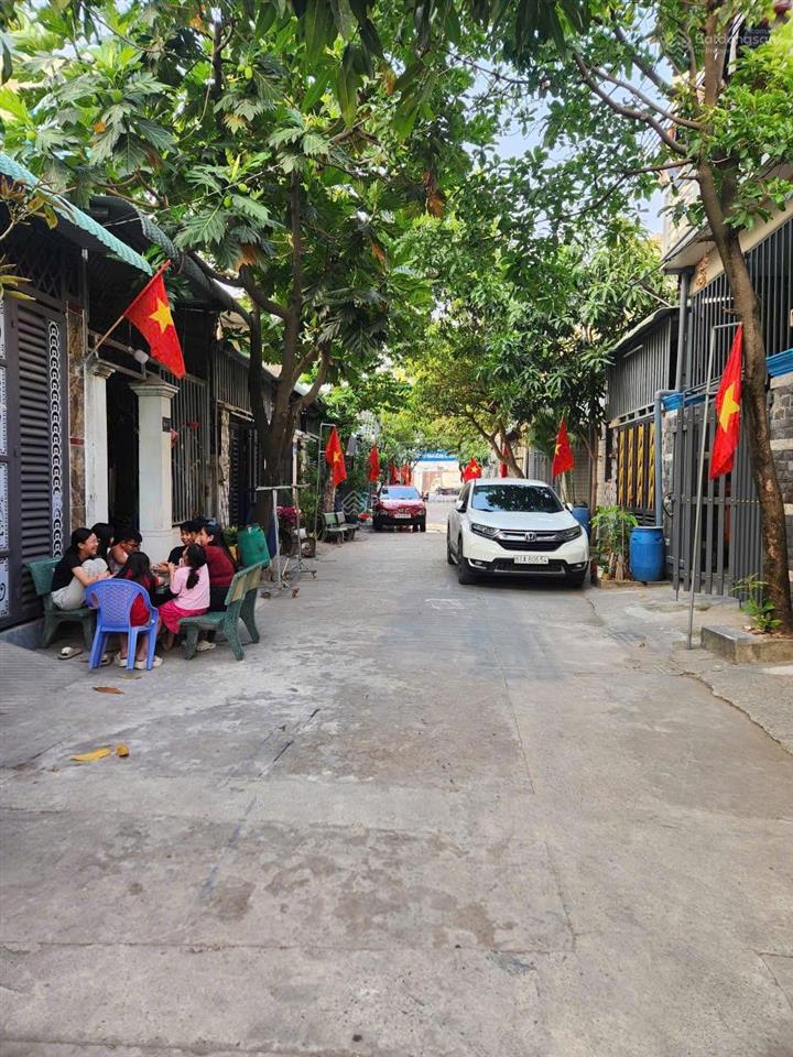 Bán nhà dân xây ở chắc chắn hoàn công đầy đủ , sát chợ đoàn thị kia , gần ngã ba ông xã