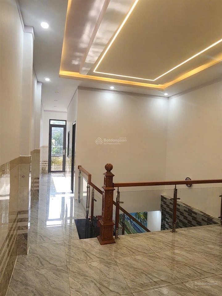 Bán nhà dân xây ở chắc chắn hoàn công đầy đủ , sát chợ đoàn thị kia , gần ngã ba ông xã