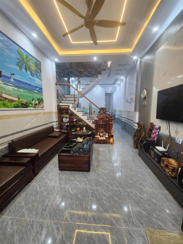 Bán nhà dân xây ở chắc chắn hoàn công đầy đủ , sát chợ đoàn thị kia , gần ngã ba ông xã