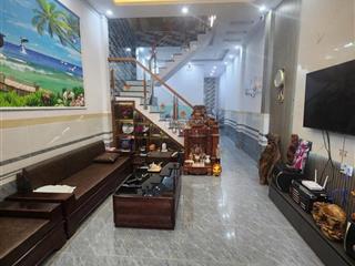 Bán nhà dân xây ở chắc chắn hoàn công đầy đủ , sát chợ đoàn thị kia , gần ngã ba ông xã
