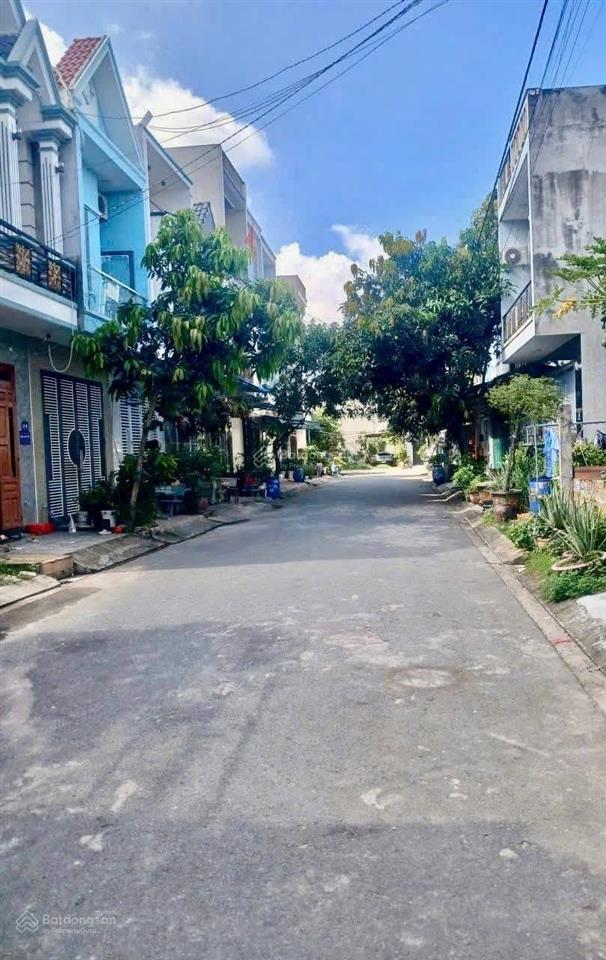 Chủ bán nhà đường nhựa 7 m có vỉa hè 2 bên gần ngã tư 550 dĩ an , khu dân cư an ninh