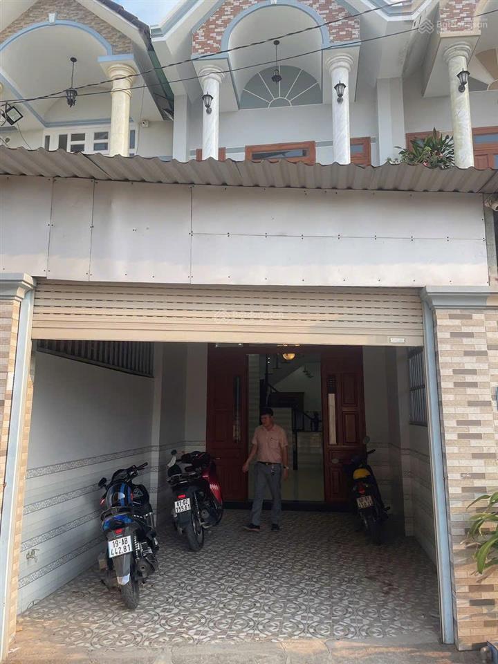 Cho thuê nhà lầu trệt đường nhựa 6 m gần ngã ba cây điệp, sân xe hơi 7 chỗ , 4 phòng