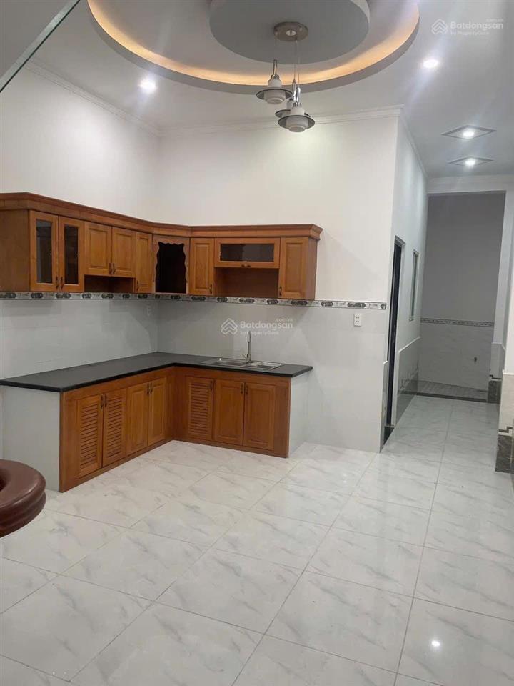 Cho thuê nhà lầu trệt đường nhựa 6 m gần ngã ba cây điệp, sân xe hơi 7 chỗ , 4 phòng