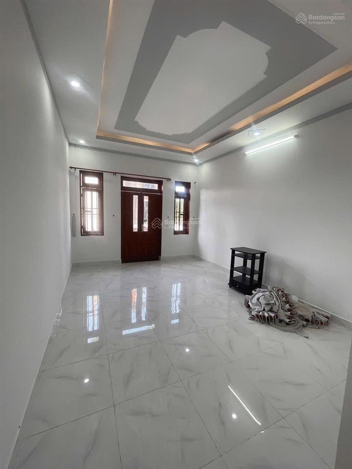 Cho thuê nhà lầu trệt đường nhựa 6 m gần ngã ba cây điệp, sân xe hơi 7 chỗ , 4 phòng