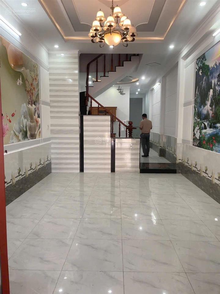 Cho thuê nhà lầu trệt đường nhựa 6 m gần ngã ba cây điệp, sân xe hơi 7 chỗ , 4 phòng