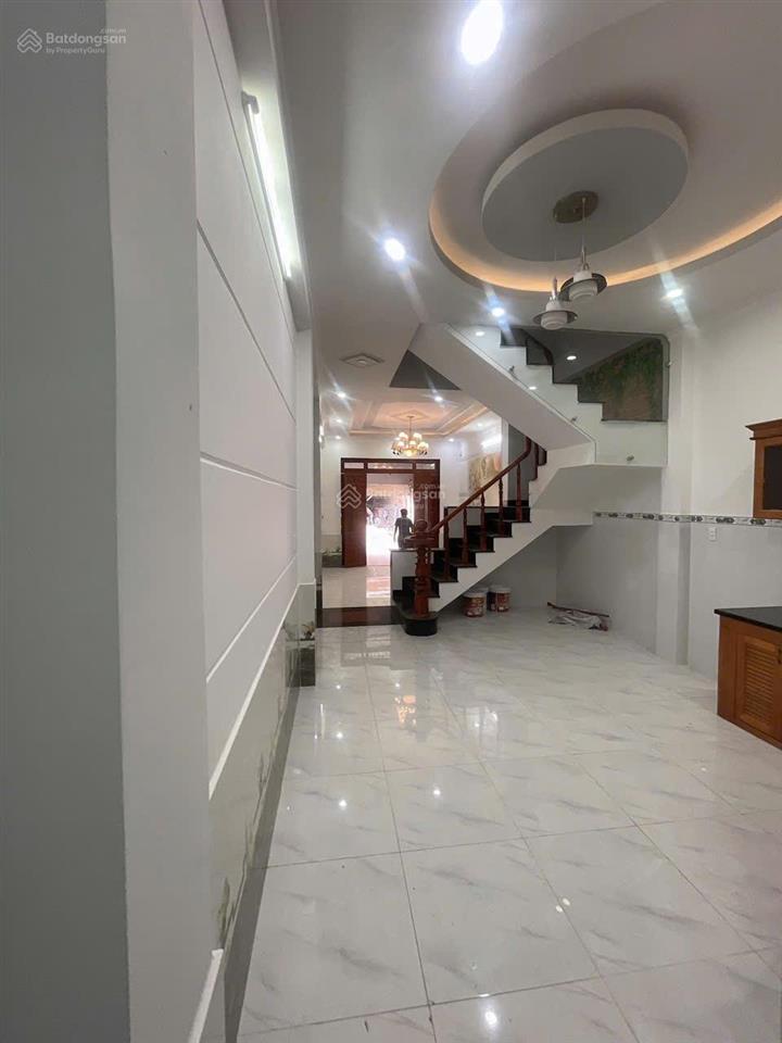 Cho thuê nhà lầu trệt đường nhựa 6 m gần ngã ba cây điệp, sân xe hơi 7 chỗ , 4 phòng