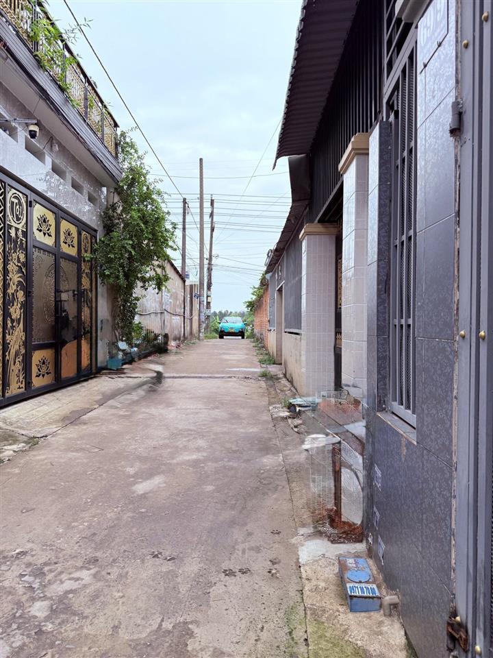 Cho thuê nhà trệt lầu sát làng đại học, đường xe hơi, có 4 phòng