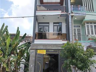 Bán nhà trệt 2 lầu mới tinh đường nhựa 8 m , gần trung tâm y tế dĩ an