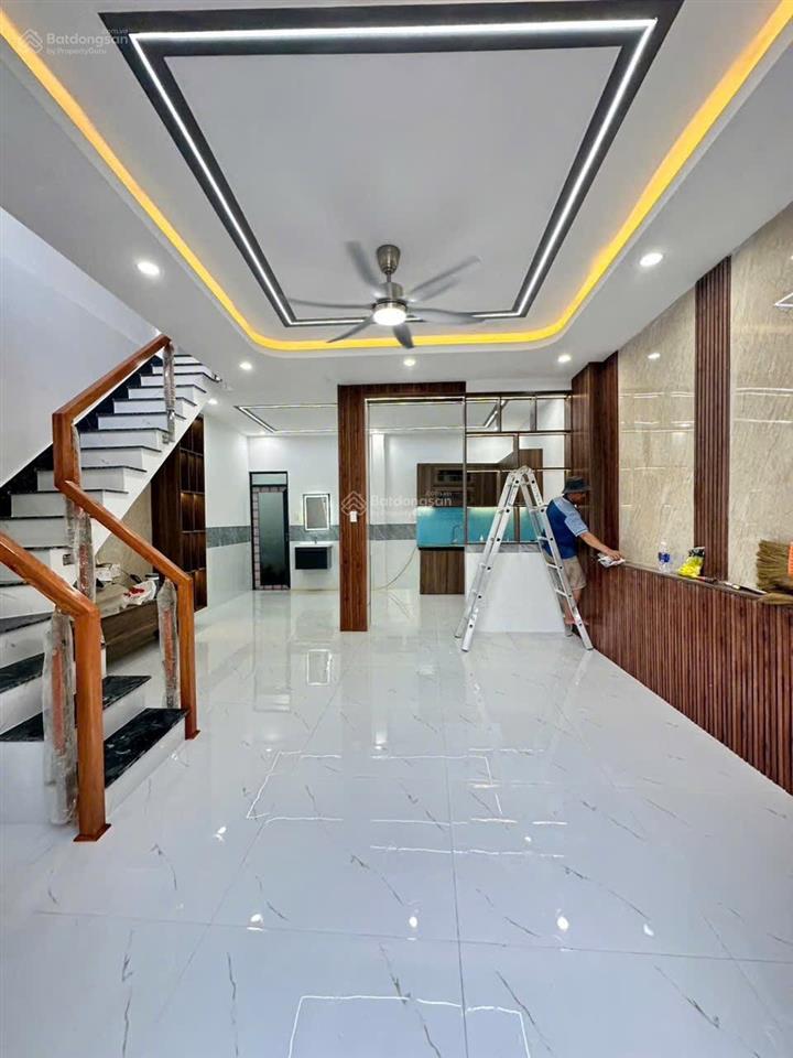 Bán nhà trêt lầu mới tinh gần chợ xóm nghèo , đường nguyễn đức thiểu