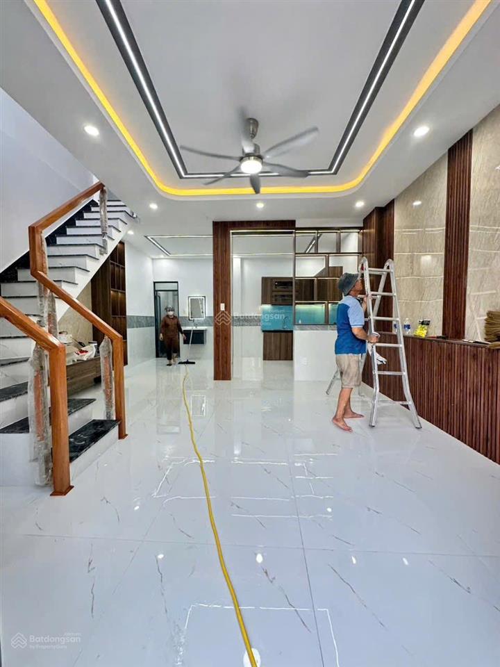 Bán nhà trêt lầu mới tinh gần chợ xóm nghèo , đường nguyễn đức thiểu