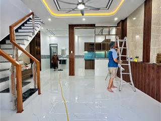 Bán nhà trêt lầu mới tinh gần chợ xóm nghèo , đường nguyễn đức thiểu