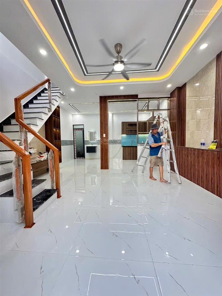 Bán nhà trêt lầu mới tinh gần chợ xóm nghèo , đường nguyễn đức thiểu