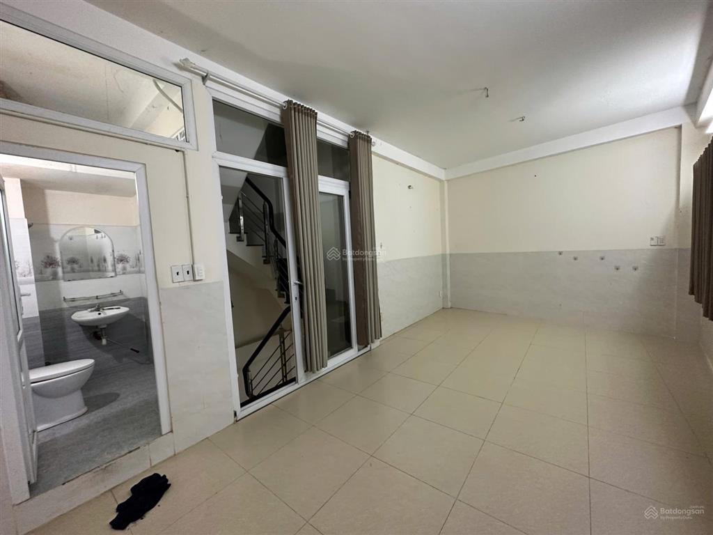 Cho thuê nhà trệt 3 lầu đường 3/2, quận 10, hồ chí minh
