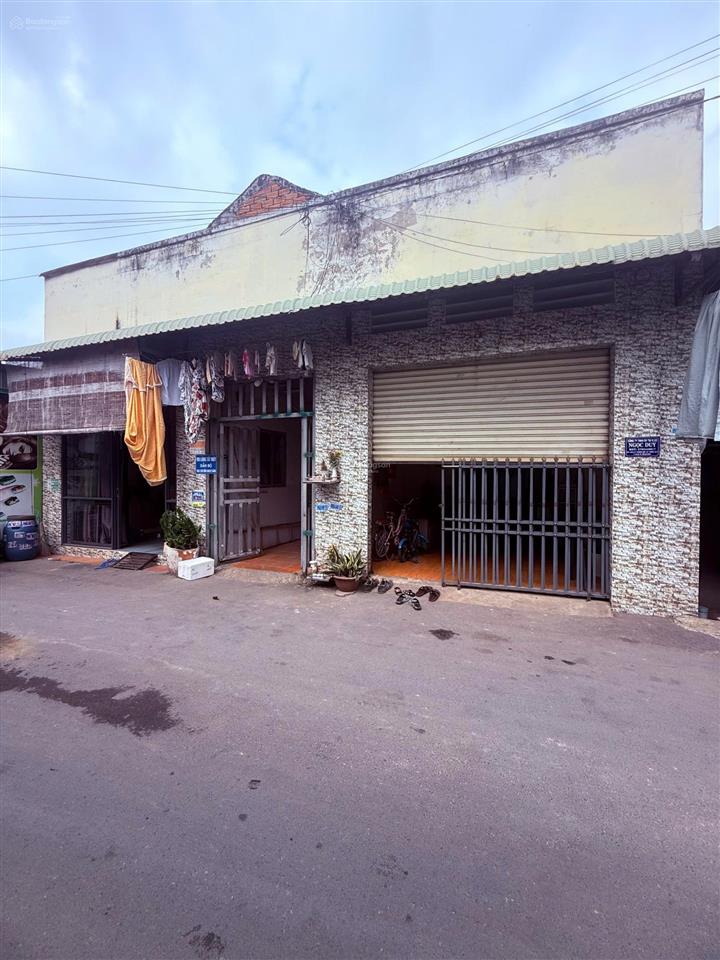 Bán đất có phòng trọ đang cho thuê mặt tiền đường nguyễn du, sát cụm trường học và chợ dĩ an