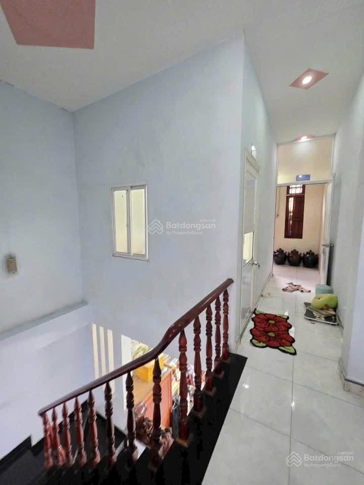 Bán nhà trệt lầu đường thông rộng rãi gần cụm trường học tân đông hiệp