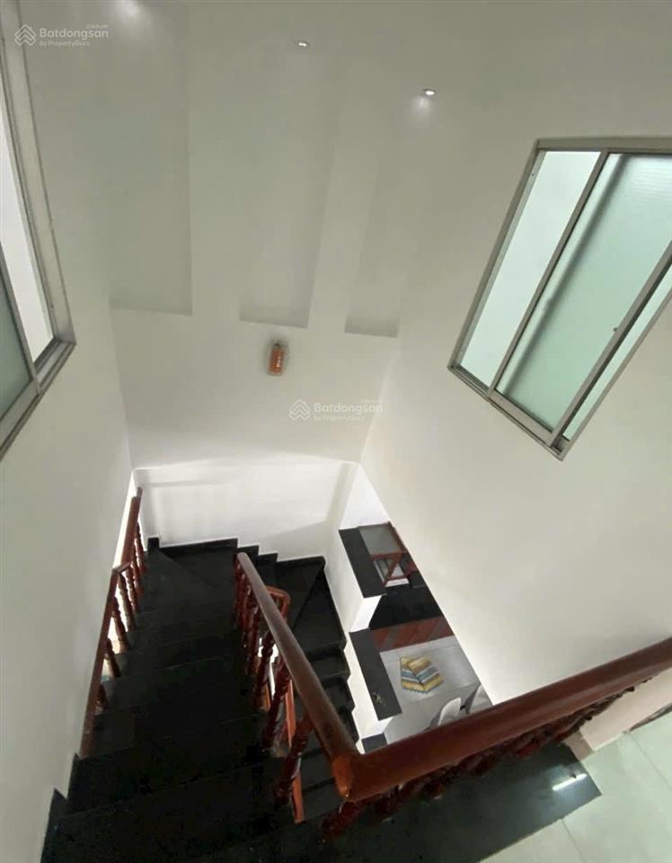 Bán nhà đường nhựa 10 m thông gần ngã tư 550 dĩ an