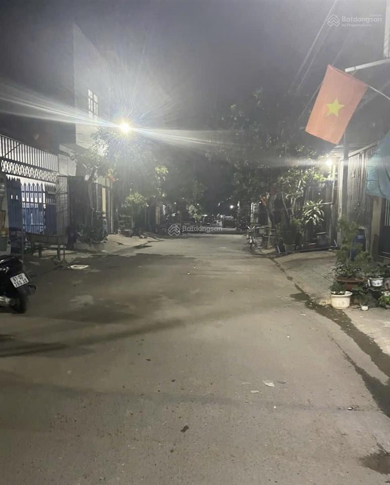 Bán nhà đường nhựa 10 m thông gần ngã tư 550 dĩ an