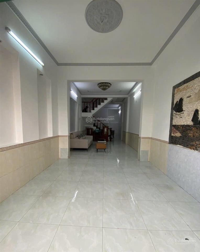 Bán nhà đường nhựa 10 m thông gần ngã tư 550 dĩ an