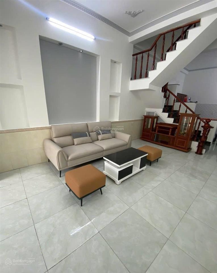 Bán nhà đường nhựa 10 m thông gần ngã tư 550 dĩ an