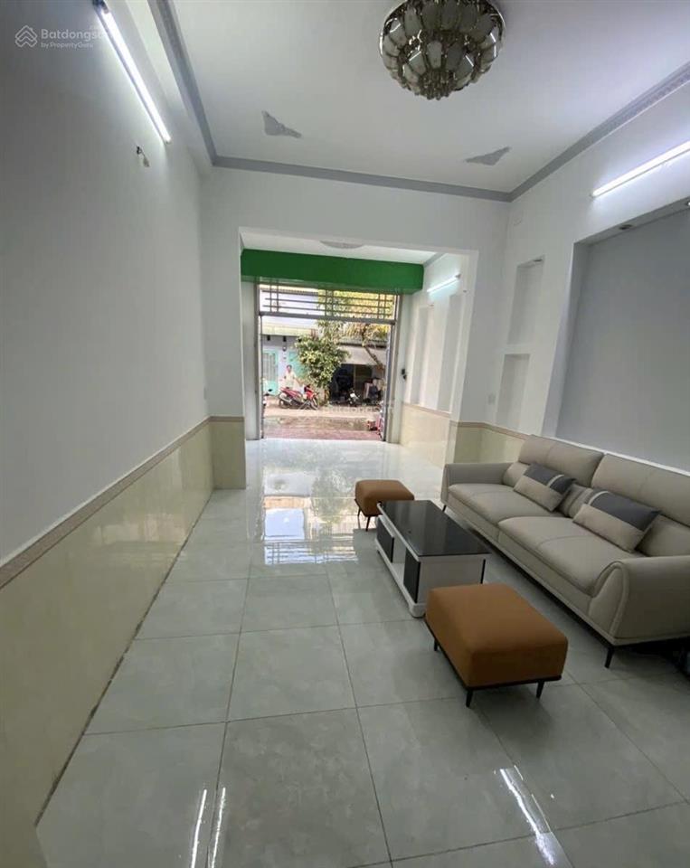 Bán nhà đường nhựa 10 m thông gần ngã tư 550 dĩ an
