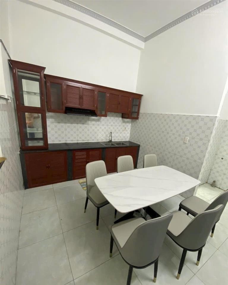 Bán nhà đường nhựa 10 m thông gần ngã tư 550 dĩ an