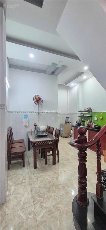 Bán nhà trệt lầu đường nhựa 10 m thông gần ngã tư 550, khu dân cư đông đúc