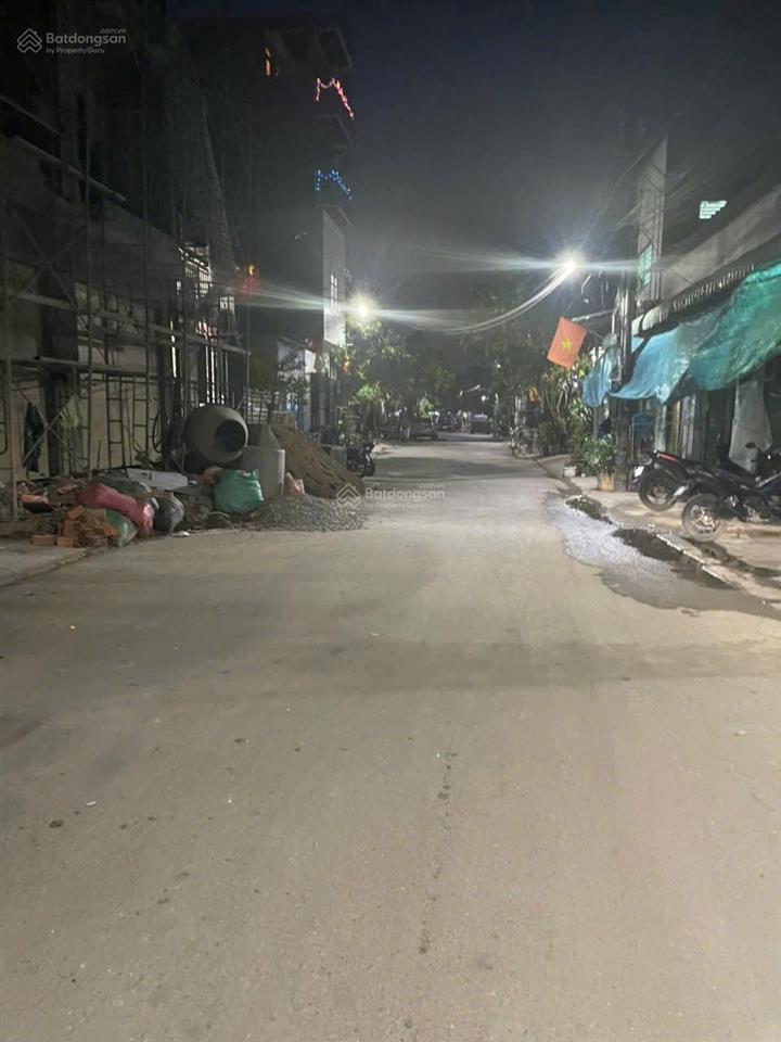 Bán nhà trệt lầu đường nhựa 10 m thông gần ngã tư 550, khu dân cư đông đúc