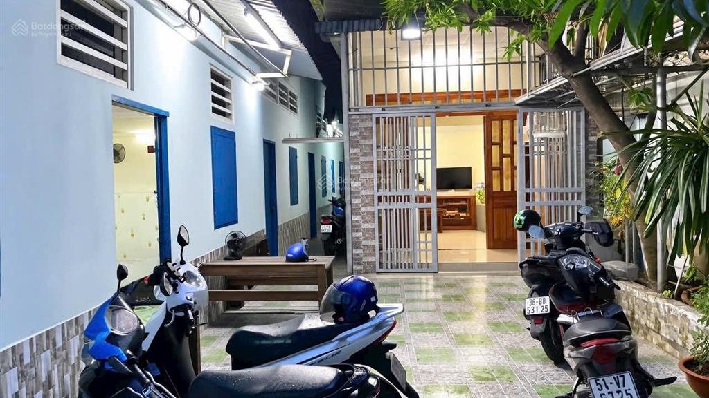 Bán nhà cấp 4 và 5 phòng trọ gần khu công nghiệp sóng thần, chợ xóm nghèo, phường dĩ an