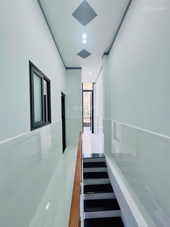 Cho thuê nhà trệt lầu, dt đất 110 m2 có sân sau trồng rau nuôi gà, đường số 11 linh xuân thủ đức