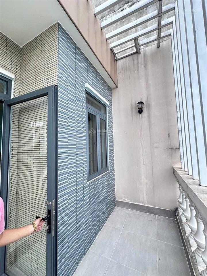 Bán nhà trệt lầu cách chợ dĩ an tầm 200 m, sát đường lý thường kiệt vào 30 m