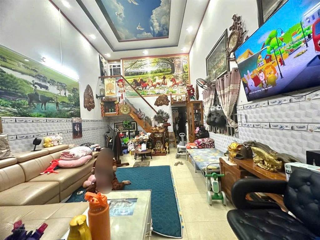 Bán nhà cấp 4 có gác sát đường trần hưng đạo vào 20 m , gần chợ và ga dĩ an , vị trí trung tâm