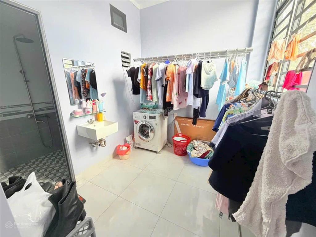 Bán nhà trệt lầu cách siêu thị bigc (go!) tầm 400 m vị trí đẹp,