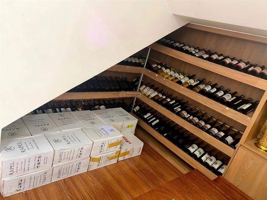 Bán nhà biệt thự, ngang 8 m trệt 2 lầu, cách siêu thị bigc (go) tầm 300 m, giáp thủ đức